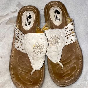 Sandals size 8